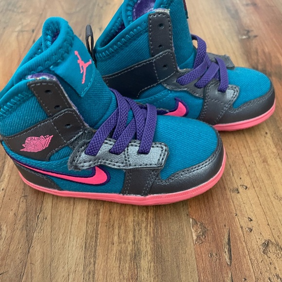 Nike Other - Nike Toddler Shoes size 5 Air Jordan 1 Retro Skinny High GS 'Tropical Teal'